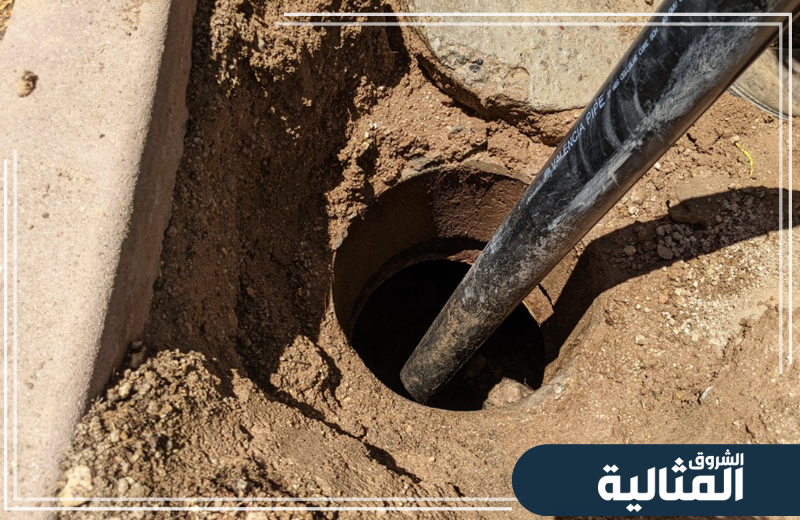 يعتني الفني بفتح المجاري المسدودة، محافظًا على سريان المياه ومنع الروائح الكريهة.