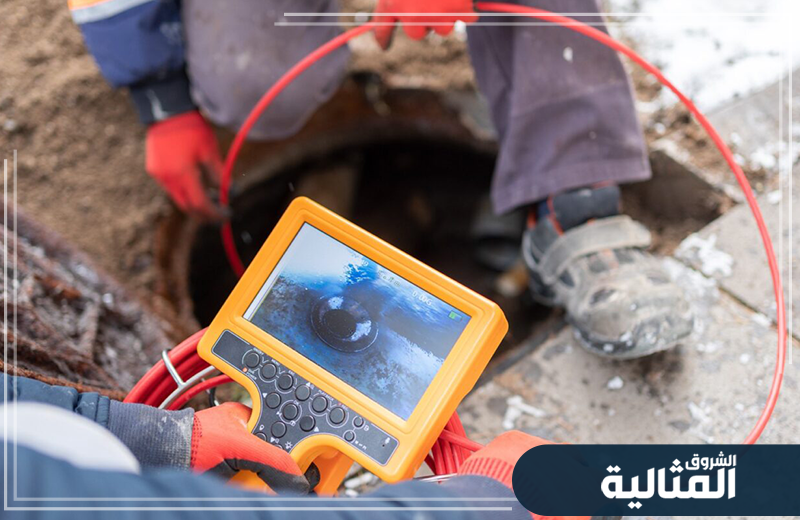 يتمكن الفني من إزالة انسدادات المجاري المتكررة باستخدام أحدث الأدوات المتطورة.
