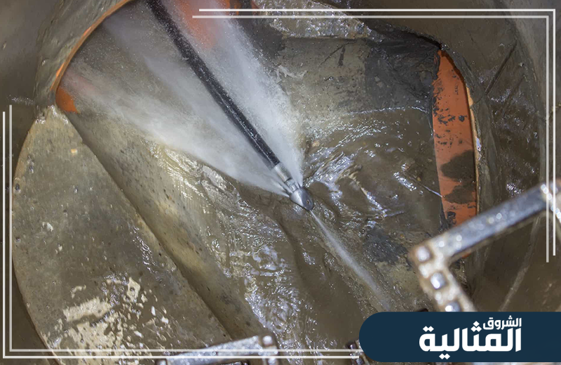 يتمكن الفني من إزالة انسدادات المجاري بشكل آمن ودون التسبب بأضرار للأنابيب.