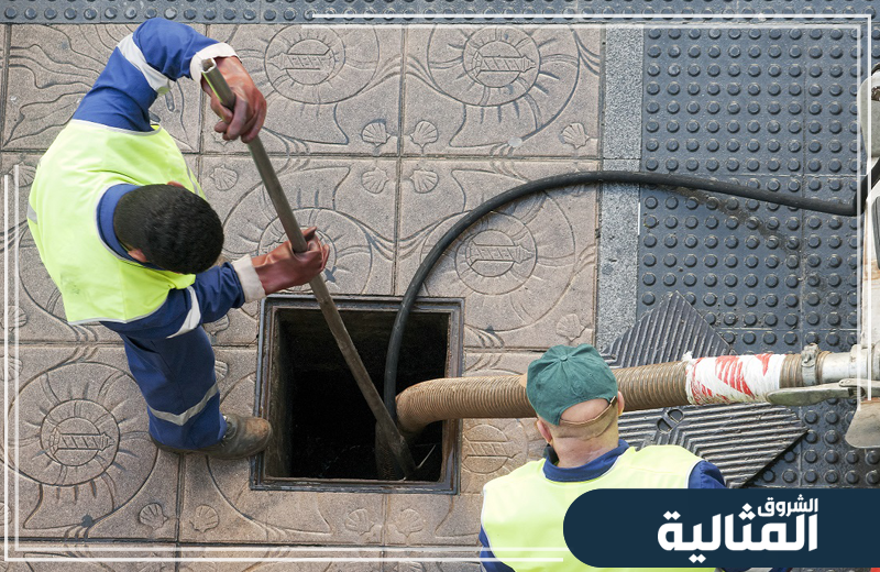 يستخدم الفني تقنيات حديثة لضمان تسليك المجاري وإزالة الروائح الكريهة تماماً.